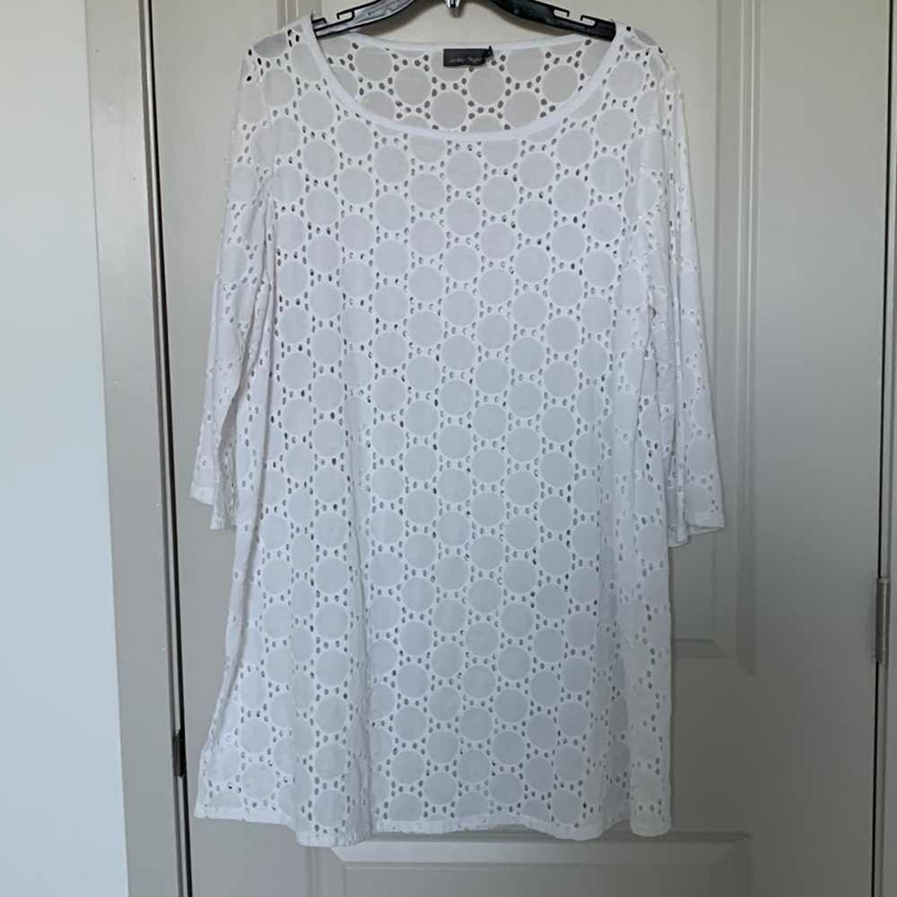 WHITE CUT-OUT LACE DRESS/COVER-UP